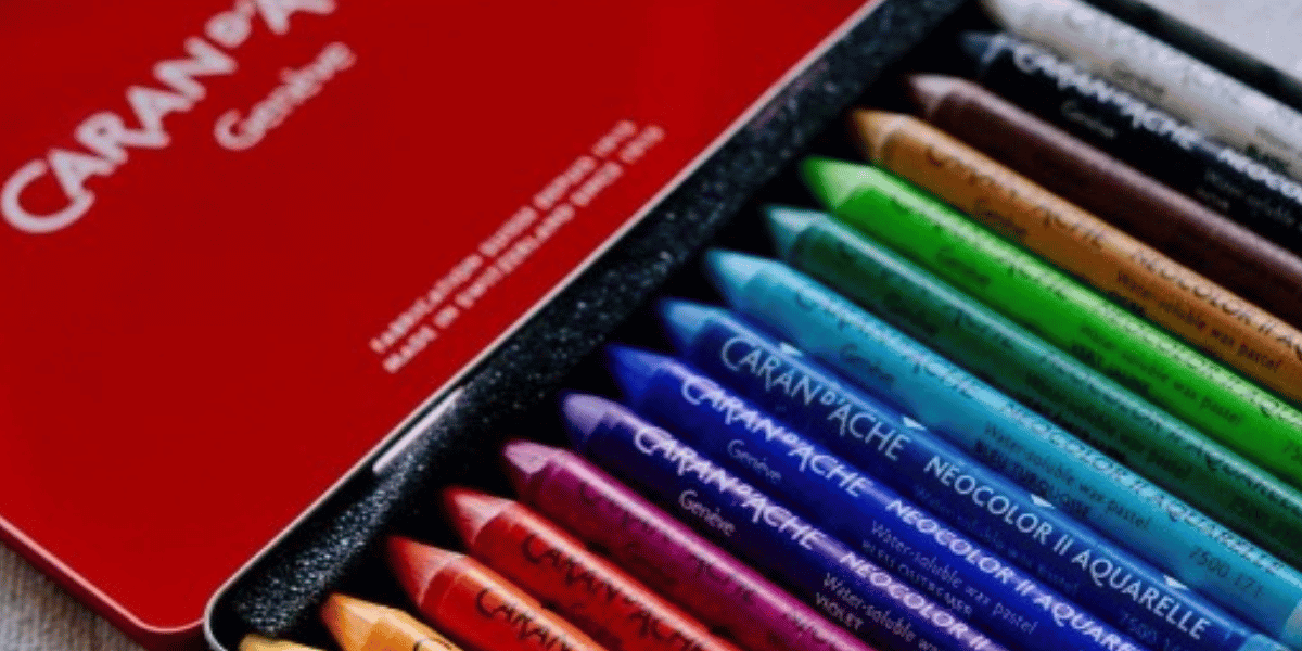 Woodless color pencils